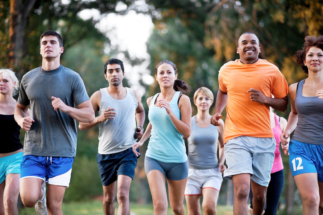 Before running. Бегущий человек. Человек в бегу. Люди которые бегают. Бегающий человек.